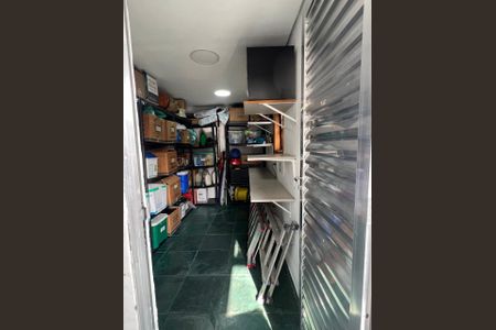 Casa à venda com 257m², 3 quartos e 6 vagas Casa à venda com 257m², 3 quartos e 6 vagasDepósito