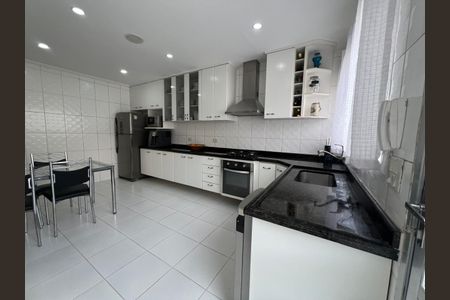 Casa à venda com 257m², 3 quartos e 6 vagas Casa à venda com 257m², 3 quartos e 6 vagasCozinha