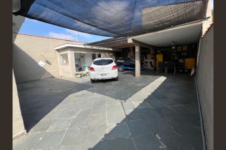 Casa à venda com 257m², 3 quartos e 6 vagas Casa à venda com 257m², 3 quartos e 6 vagasÁrea Externa