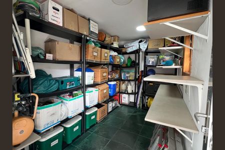 Casa à venda com 257m², 3 quartos e 6 vagas Casa à venda com 257m², 3 quartos e 6 vagasDepósito