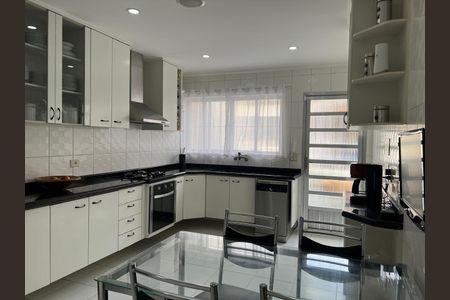 Casa à venda com 257m², 3 quartos e 6 vagas Casa à venda com 257m², 3 quartos e 6 vagasCozinha