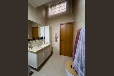 Casa à venda com 257m², 3 quartos e 6 vagas Casa à venda com 257m², 3 quartos e 6 vagasBanheiro