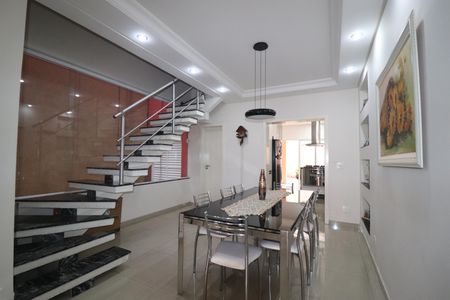 Casa à venda com 308m², 4 quartos e 4 vagasSala de jantar