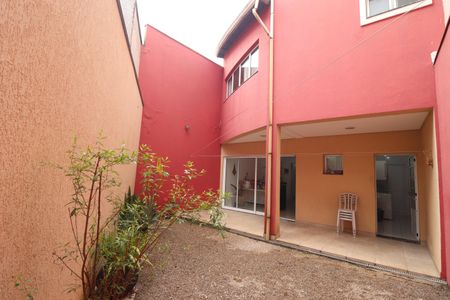 Casa à venda com 308m², 4 quartos e 4 vagasQuintal