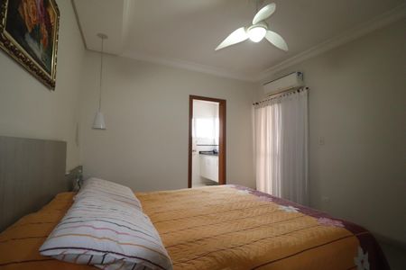 Casa à venda com 308m², 4 quartos e 4 vagasSuíte 1