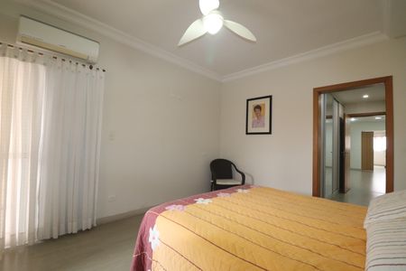 Casa à venda com 308m², 4 quartos e 4 vagasSuíte 1