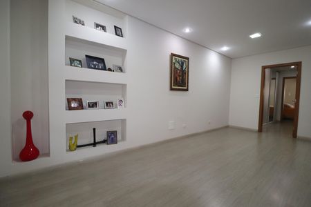 Casa à venda com 308m², 4 quartos e 4 vagasCorredor dos Quartos