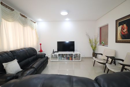 Casa à venda com 308m², 4 quartos e 4 vagasSala