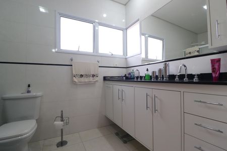 Casa à venda com 308m², 4 quartos e 4 vagasBanheiro da Suíte 1