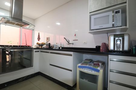 Casa à venda com 308m², 4 quartos e 4 vagasCozinha