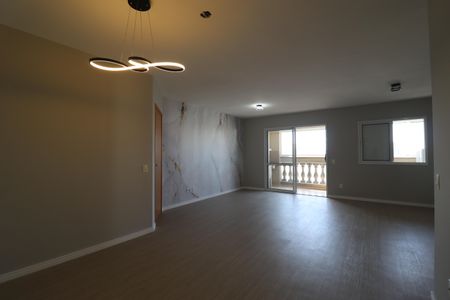 Sala de apartamento para alugar com 3 quartos, 117m² em Vila Bastos, Santo André