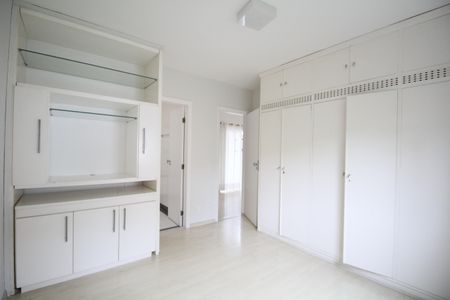 Casa à venda com 585m², 3 quartos e 6 vagasSuíte 4