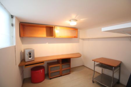 Casa à venda com 585m², 3 quartos e 6 vagasEscritório