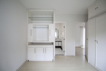 Casa à venda com 585m², 3 quartos e 6 vagasSuíte 4