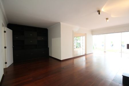 Casa à venda com 585m², 3 quartos e 6 vagasSala 1