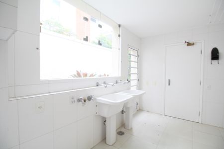 Casa à venda com 585m², 3 quartos e 6 vagasÁrea de Serviço