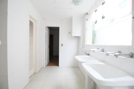 Casa à venda com 585m², 3 quartos e 6 vagasÁrea de Serviço