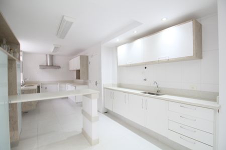 Casa à venda com 585m², 3 quartos e 6 vagasCozinha