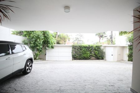 Casa à venda com 585m², 3 quartos e 6 vagasGaragem