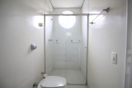 Casa à venda com 585m², 3 quartos e 6 vagasBanheiro da Suíte 3