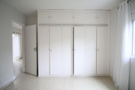 Casa à venda com 585m², 3 quartos e 6 vagasSuíte 4