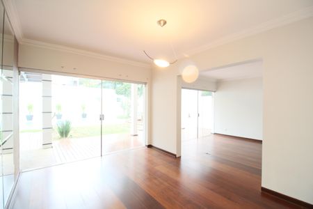 Casa à venda com 585m², 3 quartos e 6 vagasSala 2