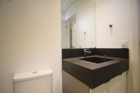 Casa à venda com 585m², 3 quartos e 6 vagasBanheiro da Suíte 2