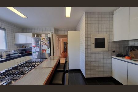 Apartamento à venda com 240m², 4 quartos e 4 vagas