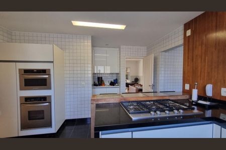 Apartamento à venda com 240m², 4 quartos e 4 vagas