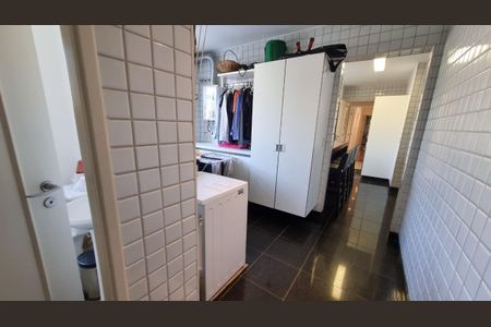 Apartamento à venda com 240m², 4 quartos e 4 vagas