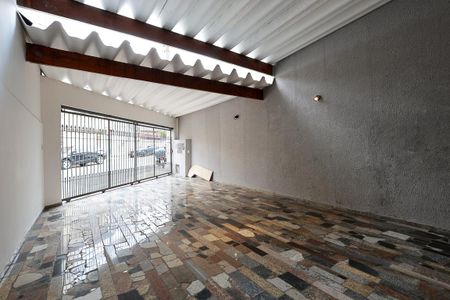 Casa à venda com 180m², 3 quartos e 4 vagas Casa à venda com 180m², 3 quartos e 4 vagasGaragem 1