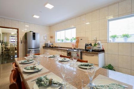 Casa à venda com 180m², 3 quartos e 4 vagas Casa à venda com 180m², 3 quartos e 4 vagasCozinha