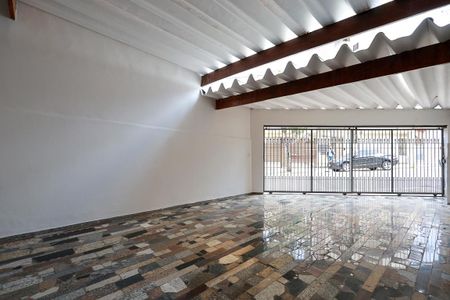 Casa à venda com 180m², 3 quartos e 4 vagas Casa à venda com 180m², 3 quartos e 4 vagasGaragem 1