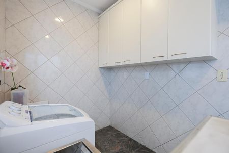Casa à venda com 180m², 3 quartos e 4 vagas Casa à venda com 180m², 3 quartos e 4 vagasÁrea de serviço