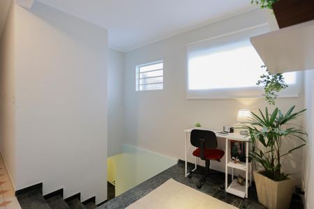 Casa à venda com 180m², 3 quartos e 4 vagas Casa à venda com 180m², 3 quartos e 4 vagasEscritório