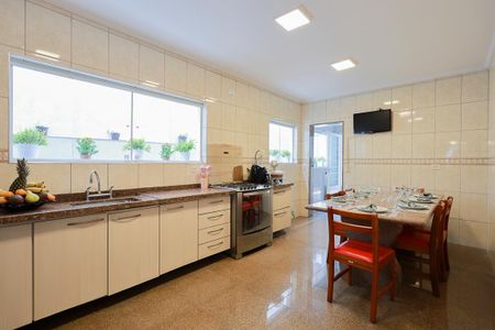 Casa à venda com 180m², 3 quartos e 4 vagas Casa à venda com 180m², 3 quartos e 4 vagasCozinha