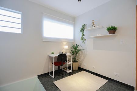 Casa à venda com 180m², 3 quartos e 4 vagas Casa à venda com 180m², 3 quartos e 4 vagasEscritório