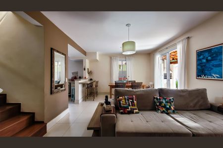 Casa de condomínio à venda com 150m², 3 quartos e 2 vagasSala