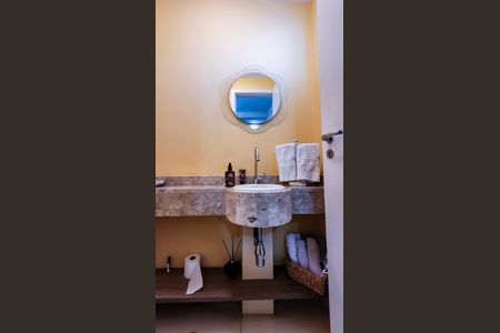 Casa de condomínio à venda com 150m², 3 quartos e 2 vagasLavabo