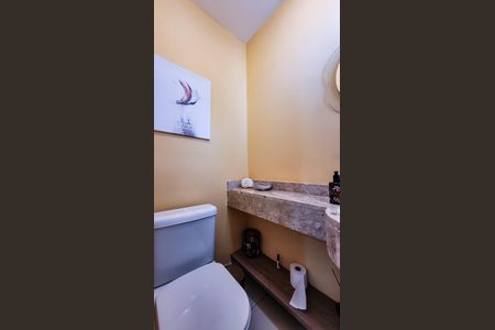 Casa de condomínio à venda com 150m², 3 quartos e 2 vagasLavabo