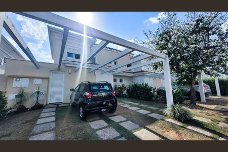 Casa de condomínio à venda com 150m², 3 quartos e 2 vagasFachada