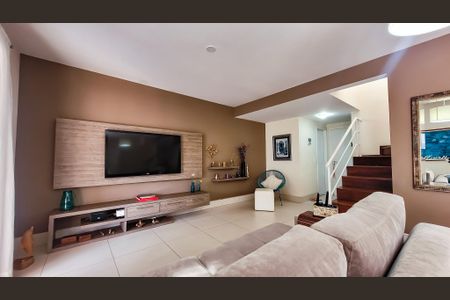 Casa de condomínio à venda com 150m², 3 quartos e 2 vagasSala