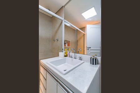 Apartamento à venda com 180m², 4 quartos e 3 vagas Apartamento à venda com 180m², 4 quartos e 3 vagasBanheiro