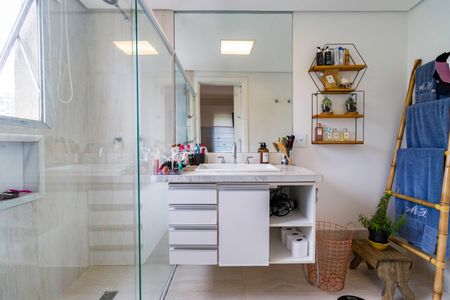 Apartamento à venda com 180m², 4 quartos e 3 vagas Apartamento à venda com 180m², 4 quartos e 3 vagasBanheiro da Suíte 1