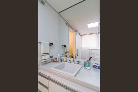 Apartamento à venda com 180m², 4 quartos e 3 vagas Apartamento à venda com 180m², 4 quartos e 3 vagasBanheiro da Suíte 2