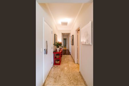 Apartamento à venda com 180m², 4 quartos e 3 vagas Apartamento à venda com 180m², 4 quartos e 3 vagasCorredor