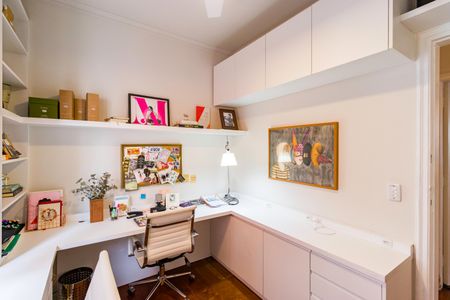 Apartamento à venda com 180m², 4 quartos e 3 vagas Apartamento à venda com 180m², 4 quartos e 3 vagasEscritório