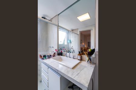 Apartamento à venda com 180m², 4 quartos e 3 vagas Apartamento à venda com 180m², 4 quartos e 3 vagasBanheiro da Suíte 1