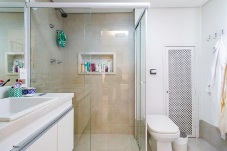 Apartamento à venda com 180m², 4 quartos e 3 vagas Apartamento à venda com 180m², 4 quartos e 3 vagasBanheiro da Suíte 2