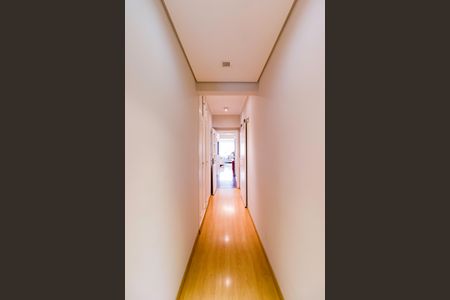 Apartamento à venda com 180m², 4 quartos e 3 vagas Apartamento à venda com 180m², 4 quartos e 3 vagasCorredor